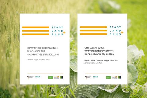 Bilder der Titelseiten zweier Beiträge zur Kommunalen Bodenwende und zu Learnings aus dem Prozess zur Etablierung kurzer Wertschöpfungsketten in Freiburg